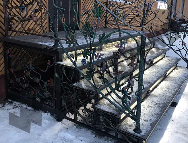 Ступени для лестницы ДПК для входа в Усадьбу "Четыре сезона"